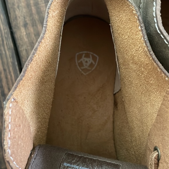 Ariat Women’s cruiser lace shoes - size 7B (wide) - Picture 2 of 6